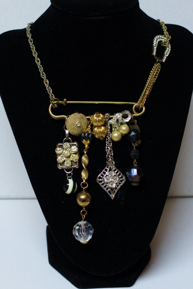 junque necklace 1  (683x1024)